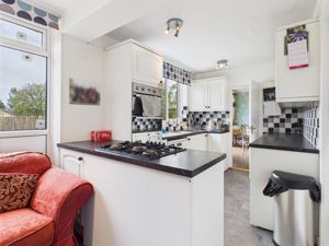 Kitchen breakfast room alternative view- click for photo gallery